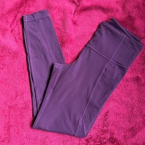 Athleta salutation stash pocket tight Auberge burgundy